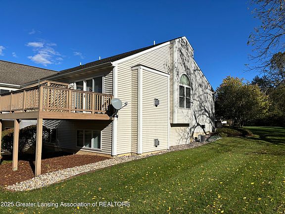 3rd image of 32 Aviemore Dr