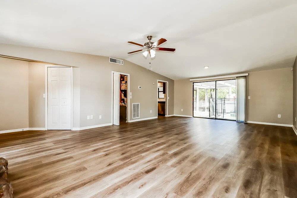 3 bed, 2.0 bath, 1550 sqft, $4,510 — Photo 4