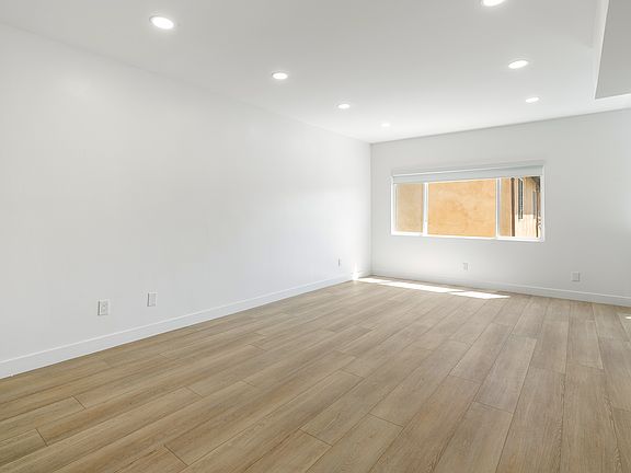 5th image of 5446 Romaine St APT 8