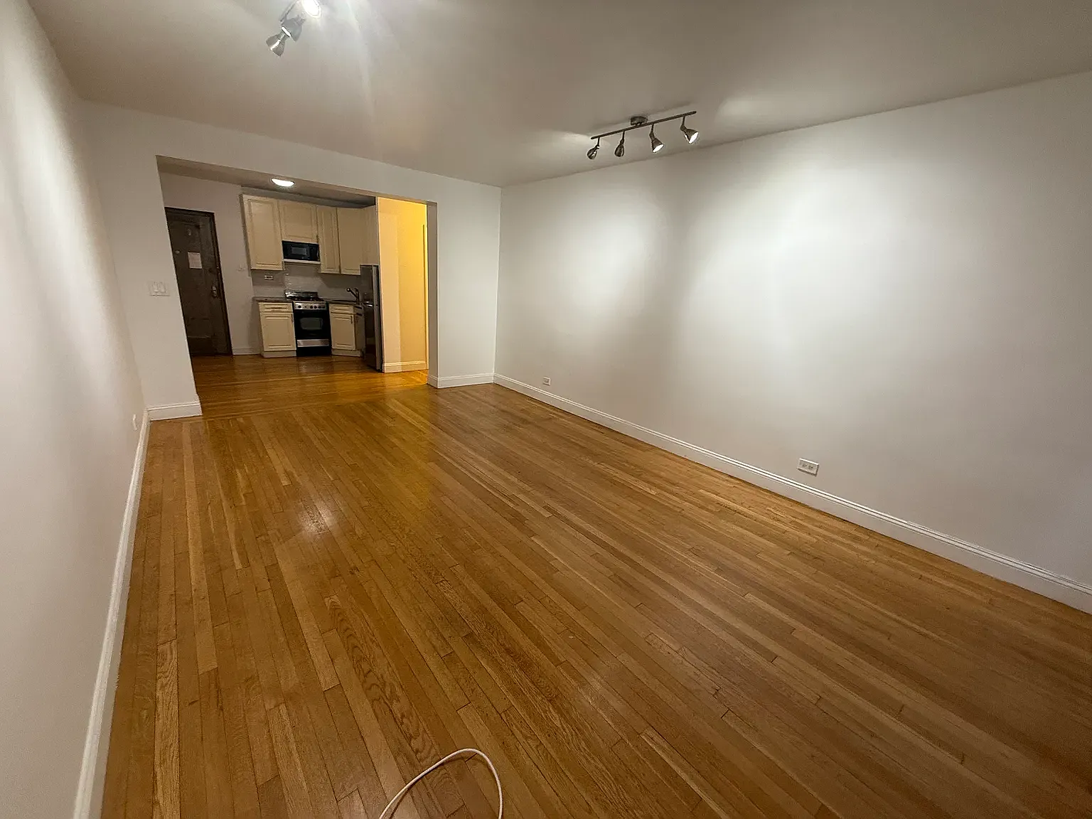 350 East 54th Street — Photo 3