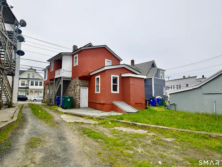 2310 Barnum Ave #1 — Photo 14