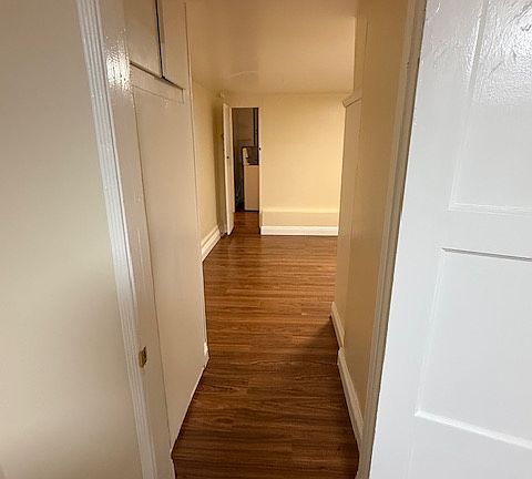 3rd image of 811 Glendale Blvd #813-1/2
