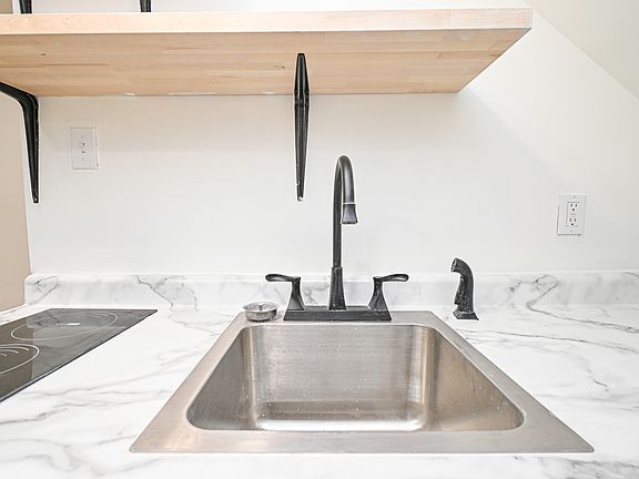 5th image of 3420 Woodburn Ave #3