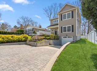 4 Knollwood Ave, Bayville, NY 11709