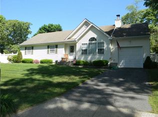 21 Greis Ave, Nesconset, NY 11767