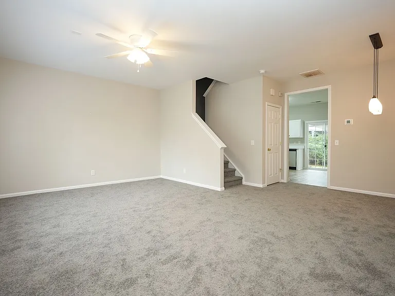 8065 Stoneham Ct — Photo 5