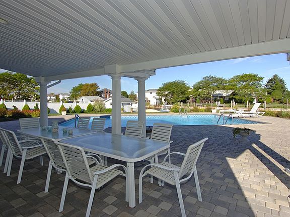 4th image of 19 Shoal Dr