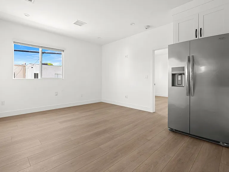 14531 Dickens St — Photo 7