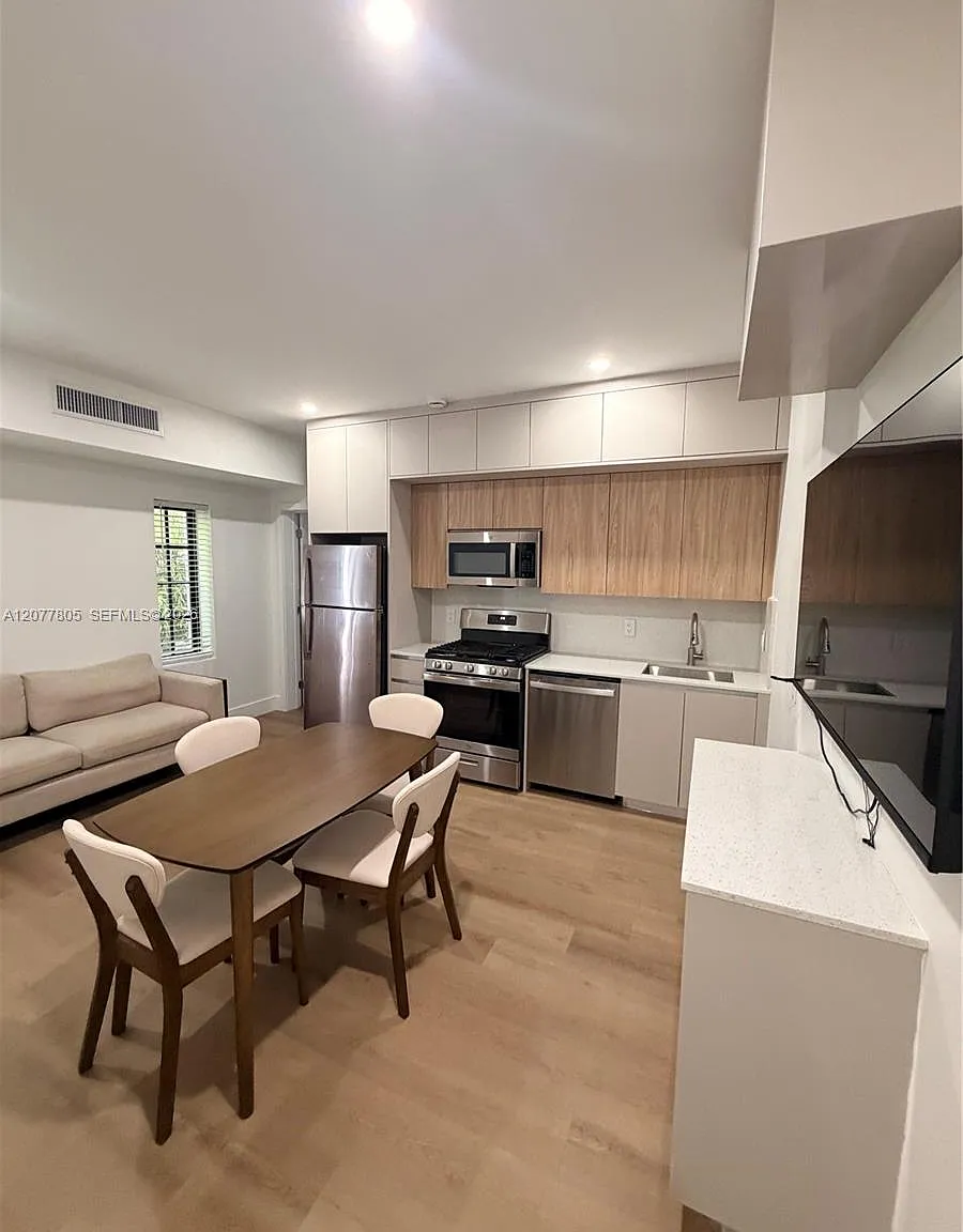 Polo Condo — Photo 1