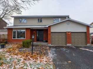 28 Holitman Dr, Ottawa, ON K2J2A9