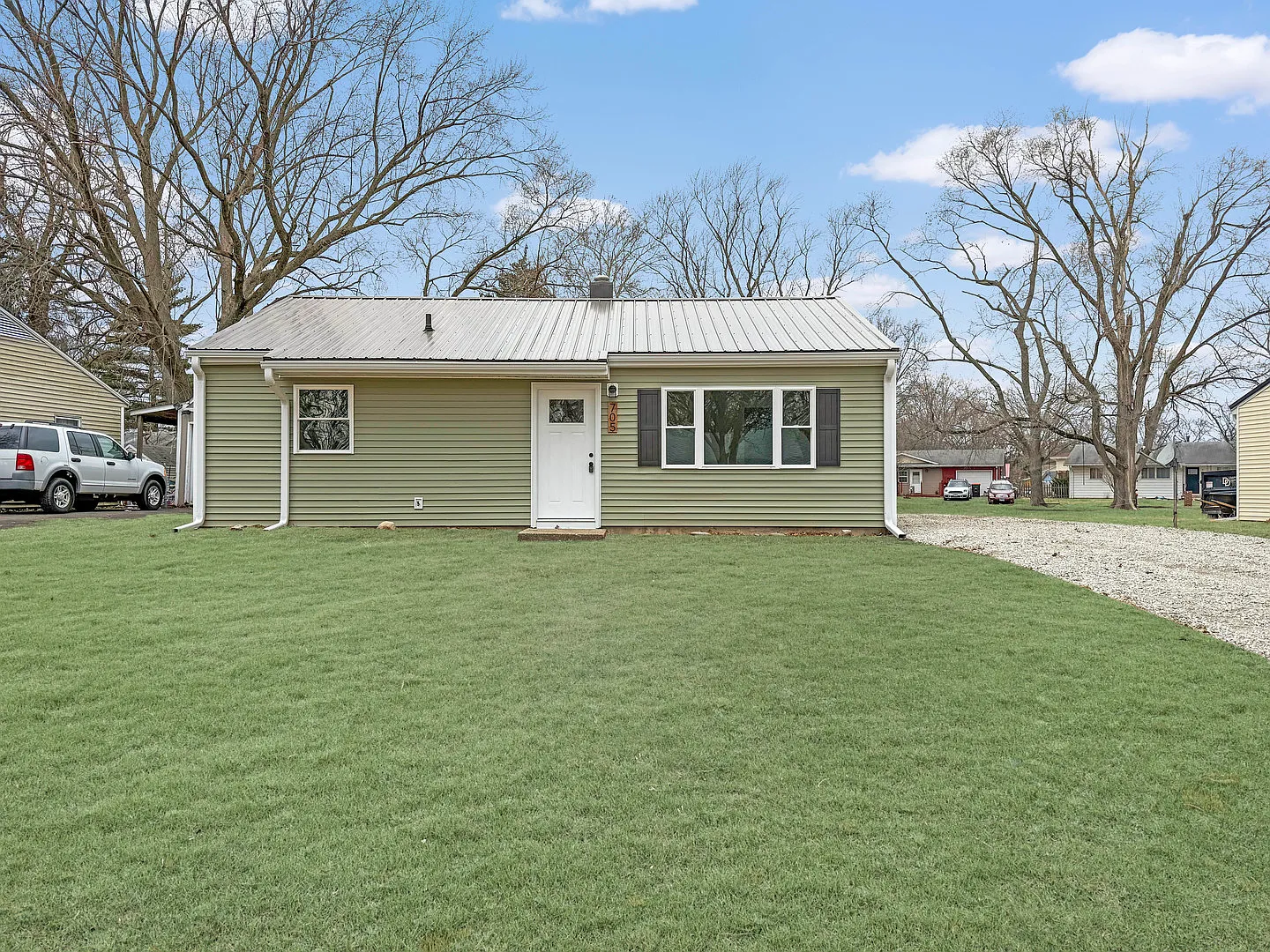705 Illinois Dr photo 1