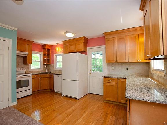 5th image of 3098 Maqua Pl