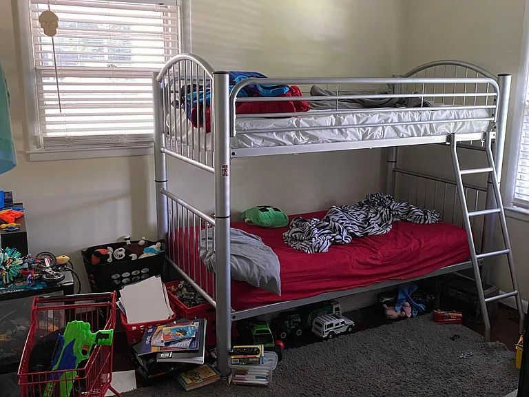 326 E Lowry Ln — Photo 7