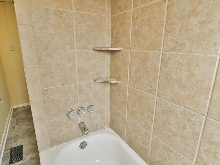 1303 James St — Photo 30