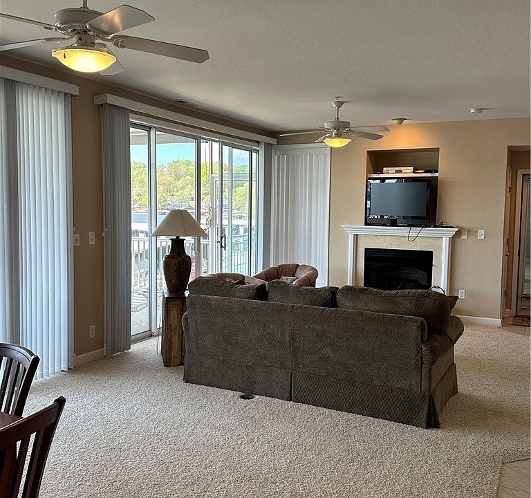 2nd image of 895 Summer Place Dr #1B