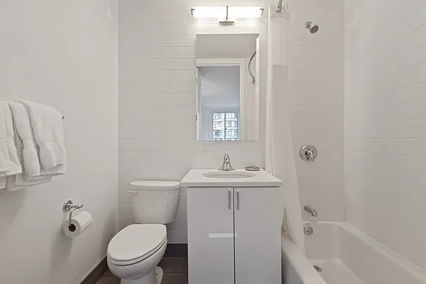 Rented by Greystar | media 32