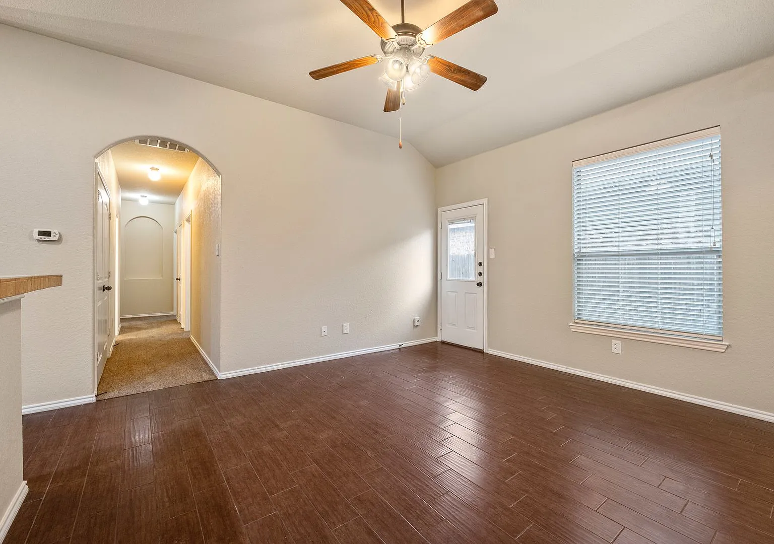 Beautiful 3 Bedroom Duplex in New Braunfels — Photo 4