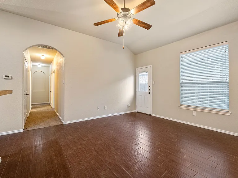 293 Rosalie Dr — Photo 4