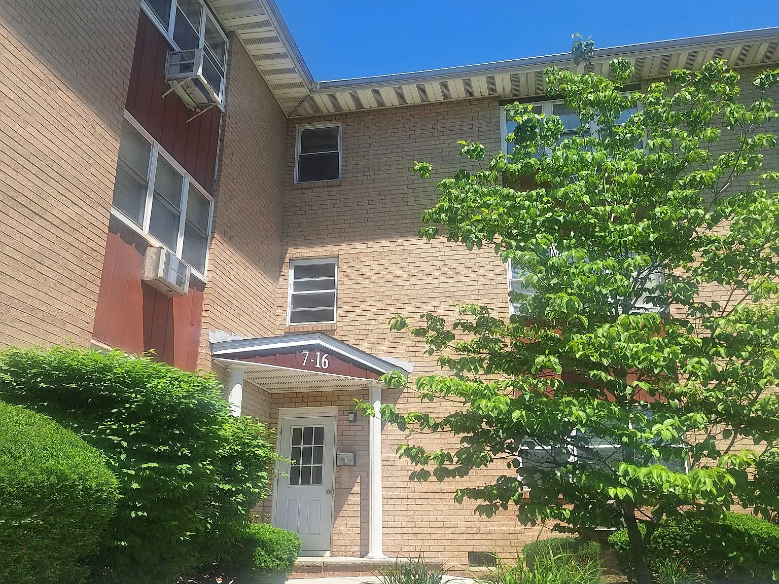 2 Radio Ave — Photo 2