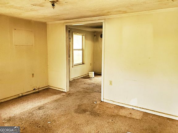 5th image of 34 Ash St