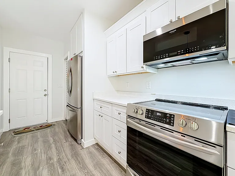 1956 Freedom Dr — Photo 12