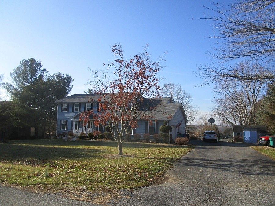 2nd image of 3307 N Hill Ct