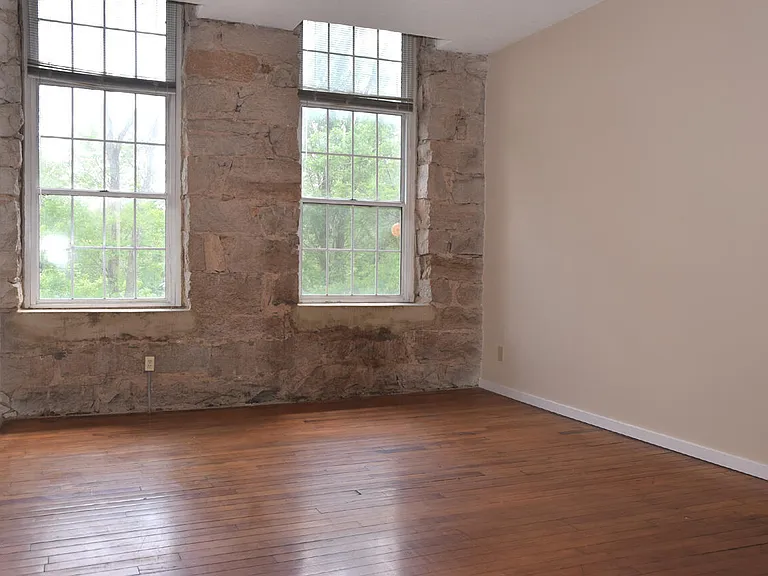 1500 River Mill Dr #305 — Photo 5
