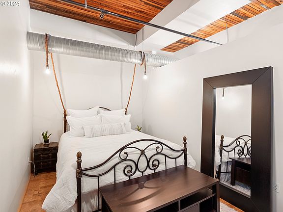 Bedroom>