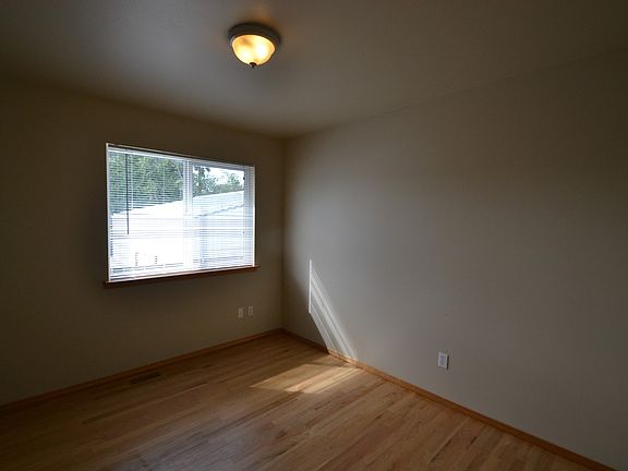 5th image of 911 101st Street Ct E