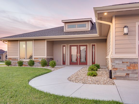 4th image of 5205 Grand Luxe Dr