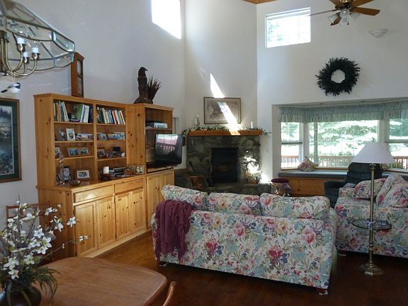 4th image of 1342 Lassen View Dr