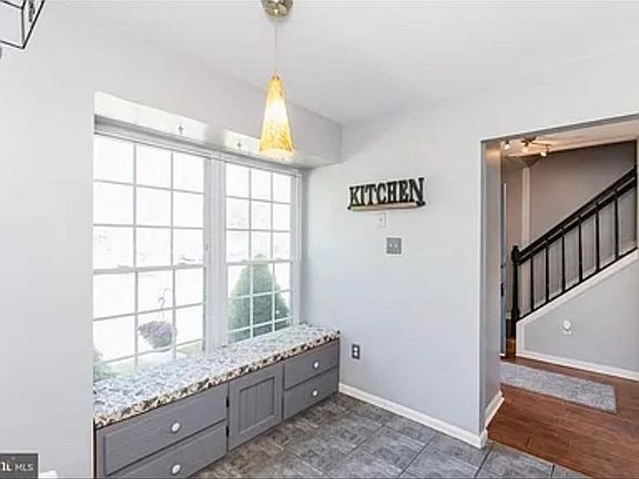 3rd image of 1818 Glendale Ln