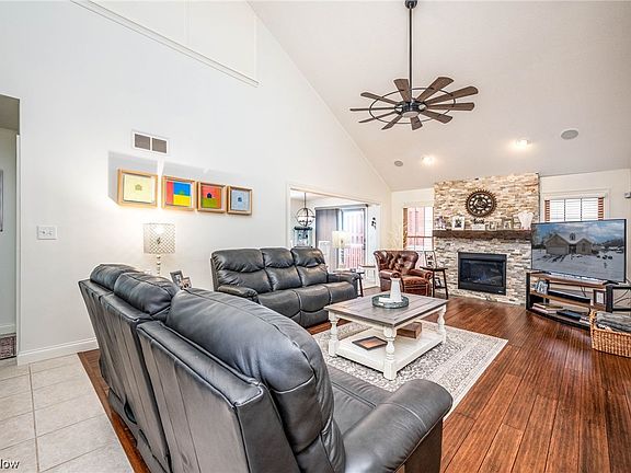 5th image of 64 Timber Lake Dr