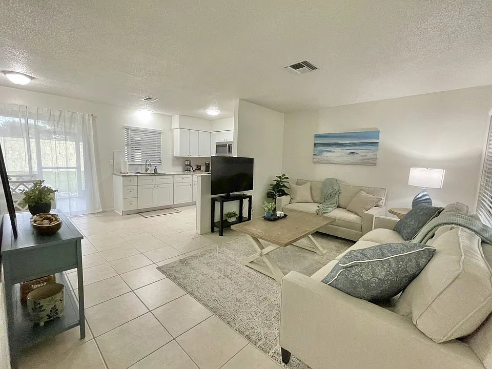 1943 Forked Creek Dr