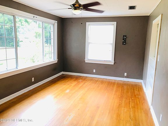 4th image of 4245 Redwood Ave