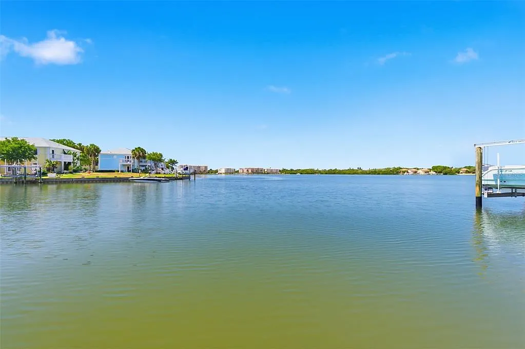 2 bed, 2.0 bath, 1024 sqft, $3,500 — Photo 4
