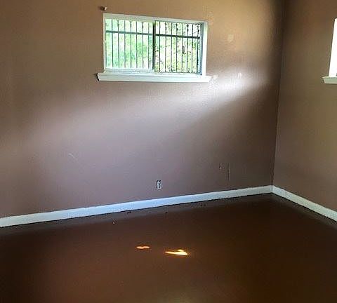 2nd image of 3310 Midway St