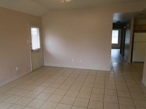 4th image of 603 E Avenue G
