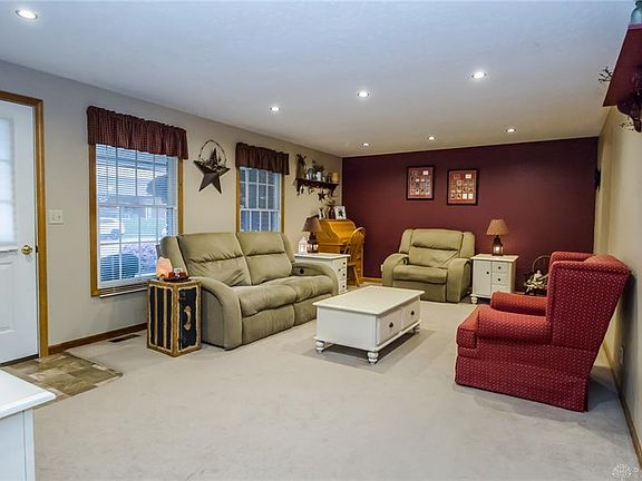 3rd image of 693 Bur Oak Dr