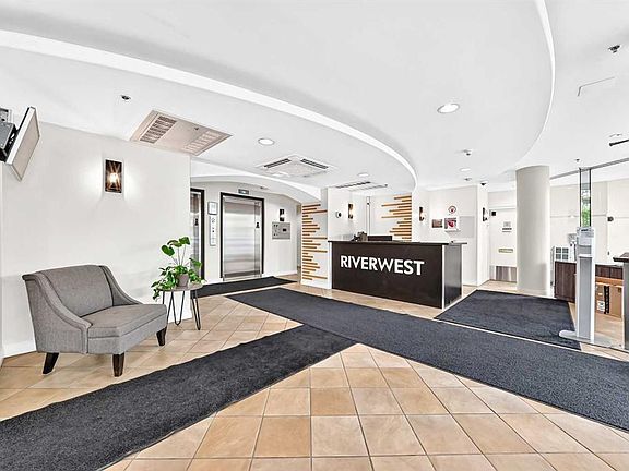 5th image of 1078 6th Ave SW #303