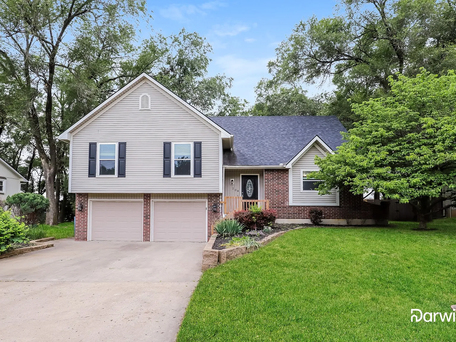 4 bed, 2.5 bath, 1747 sqft, $2,205 — Photo 1