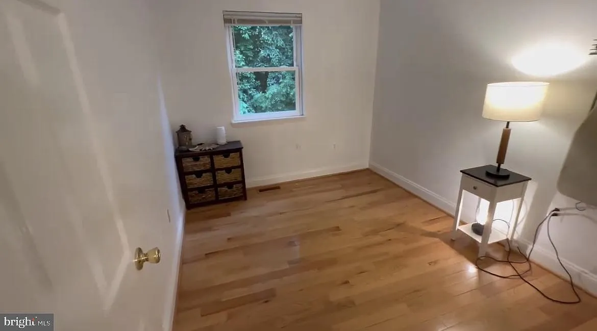 3 bed, 1.5 bath, 1590 sqft, $2,400 — Photo 2