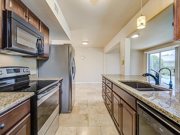 3rd image of 854 Leisure World