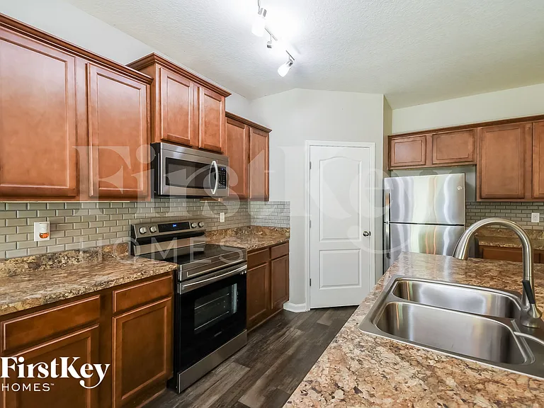 1939 April Oaks Dr — Photo 6