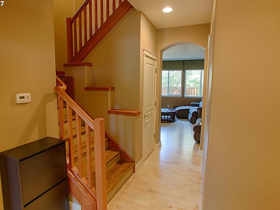 4th image of 5420 NE 52nd St