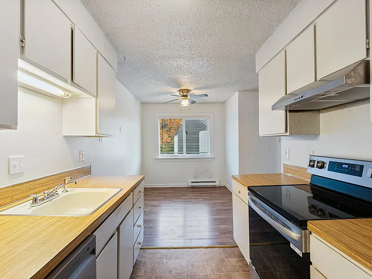 Sandy Terrace Apartments — Photo 9