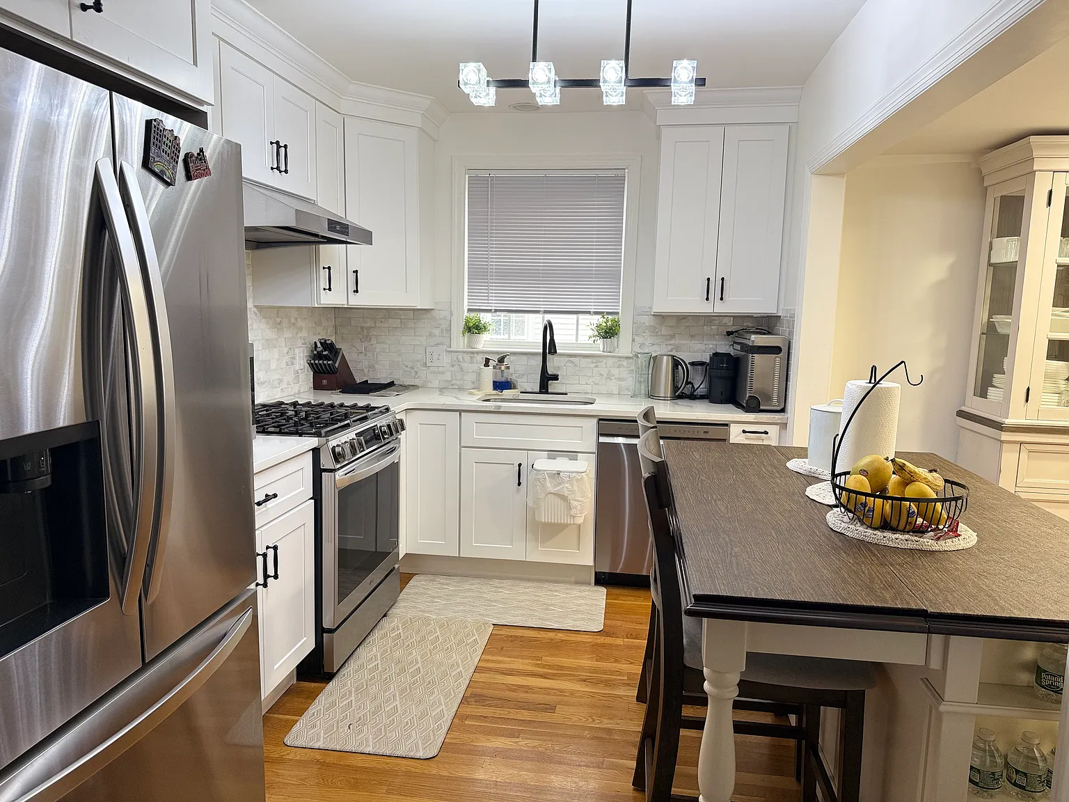 3 bed, 1880 sqft, $3,750 — Photo 3