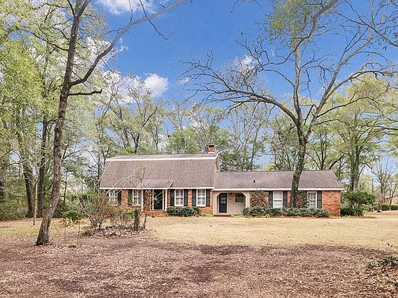 2nd image of 2000 Deerpath Rd