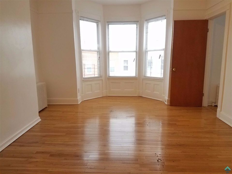 1st image of 190 32nd St #3