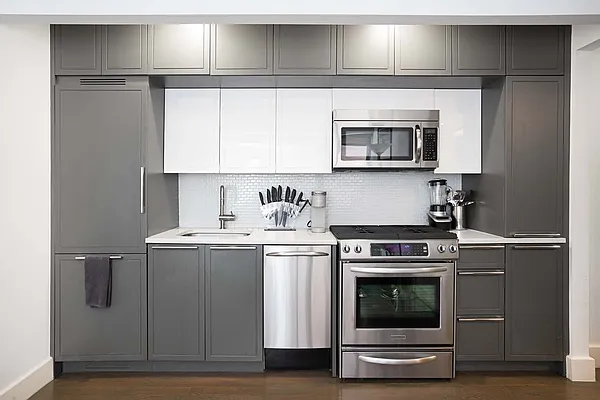 Rented by R New York | media 14